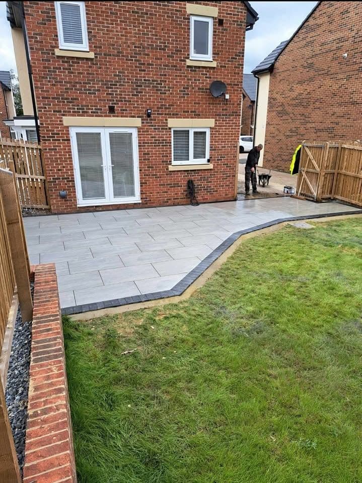 Porcelain patio with charcoal border in Jarrow (Lakes Estate), photo 7 of 16