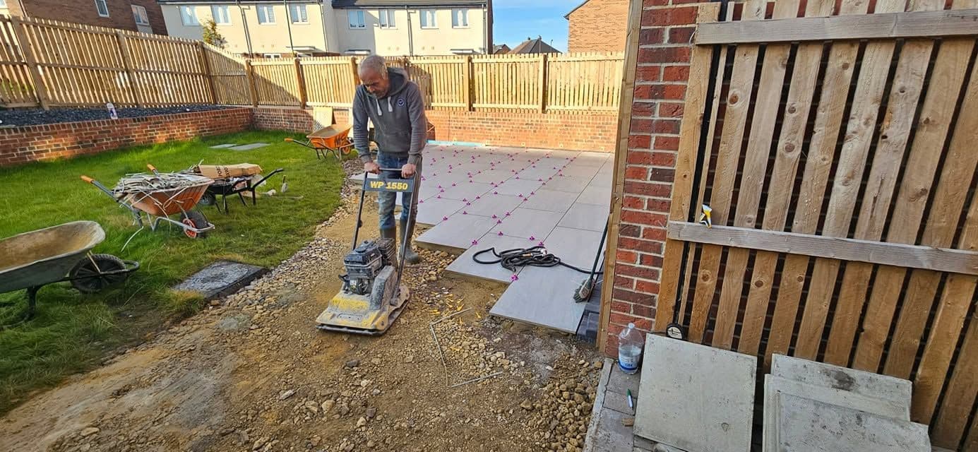 Porcelain patio with charcoal border in Jarrow (Lakes Estate), photo 9 of 16