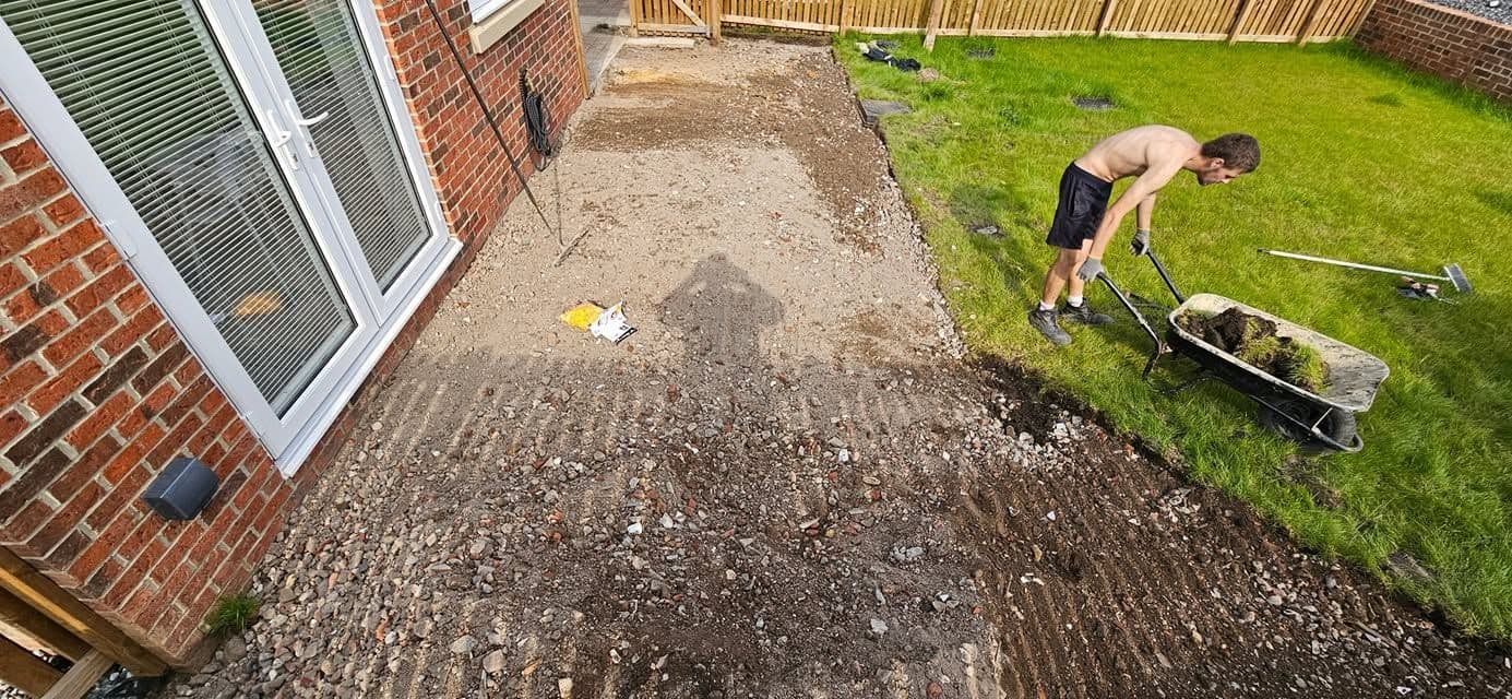 Porcelain patio with charcoal border in Jarrow (Lakes Estate), photo 14 of 16