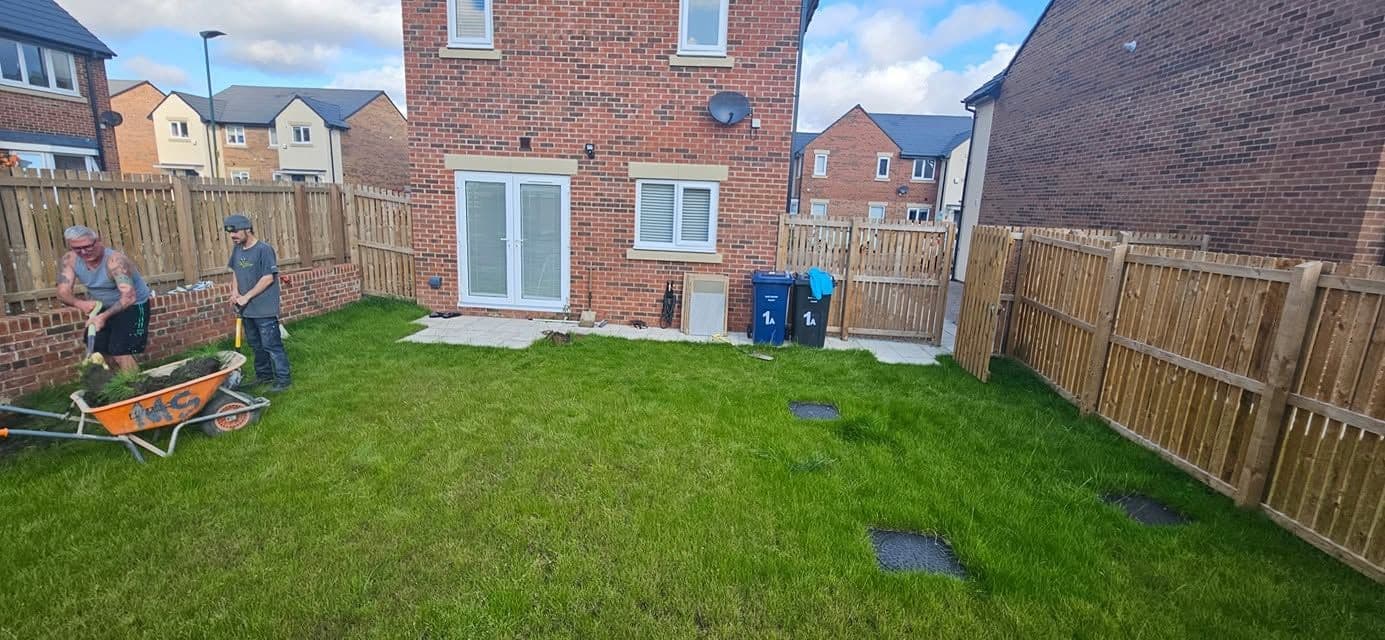 Porcelain patio with charcoal border in Jarrow (Lakes Estate), photo 15 of 16