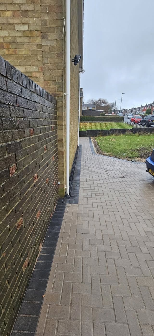 Natural grey block paving driveway, photo 2 of 22