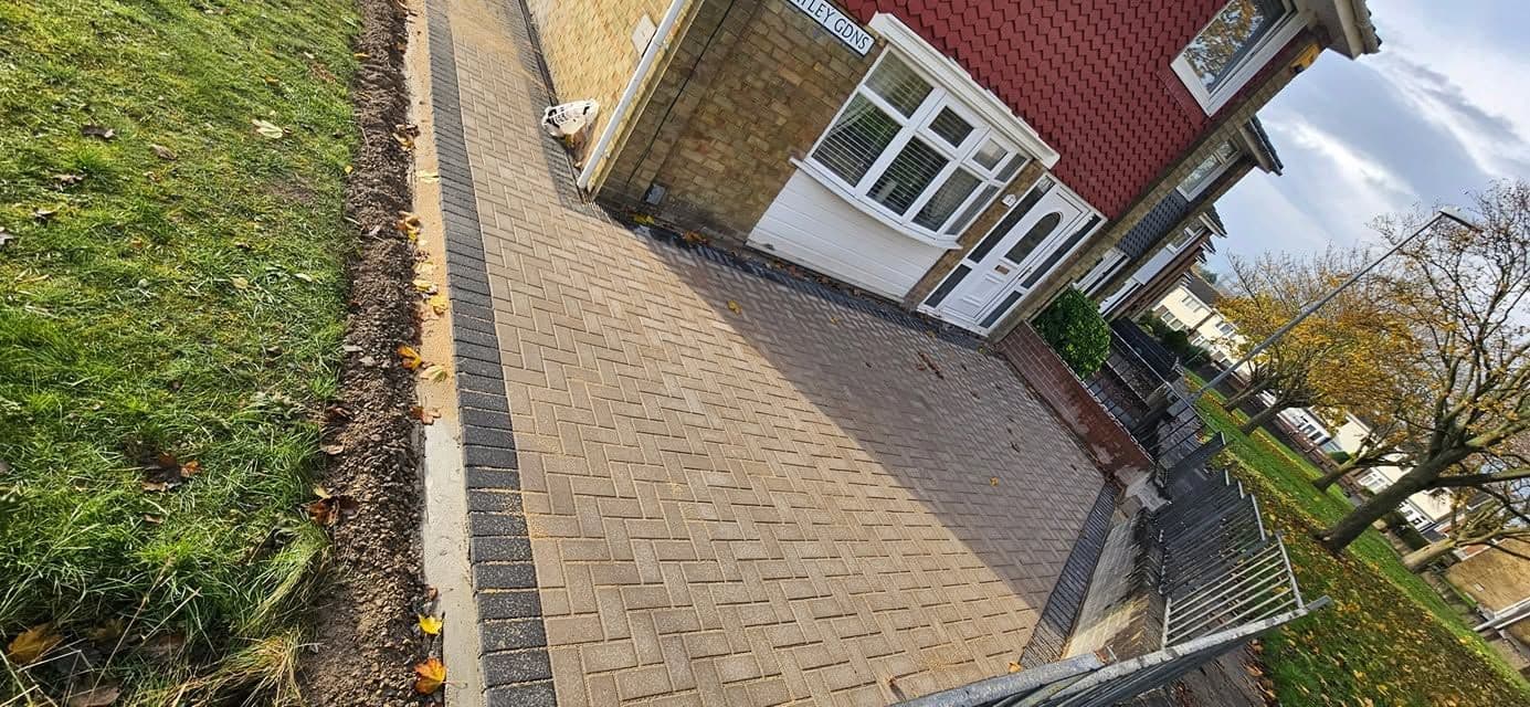 Natural grey block paving driveway, photo 6 of 22