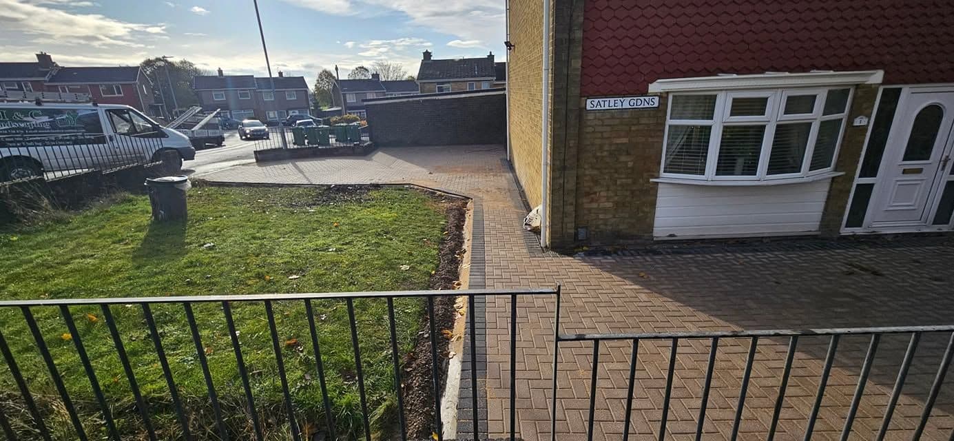 Natural grey block paving driveway, photo 7 of 22