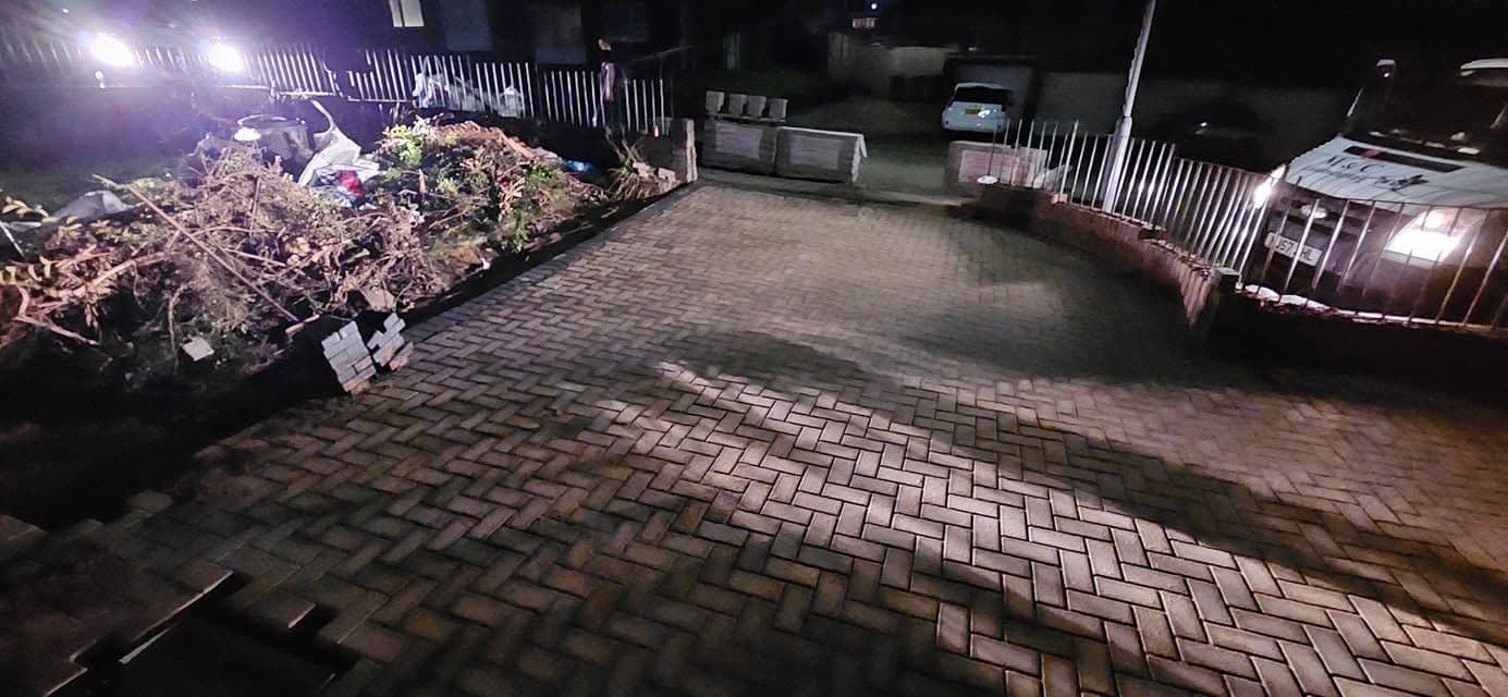 Natural grey block paving driveway, photo 10 of 22