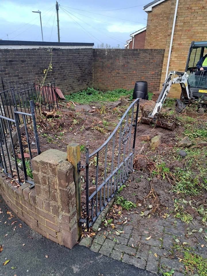 Natural grey block paving driveway, photo 13 of 22