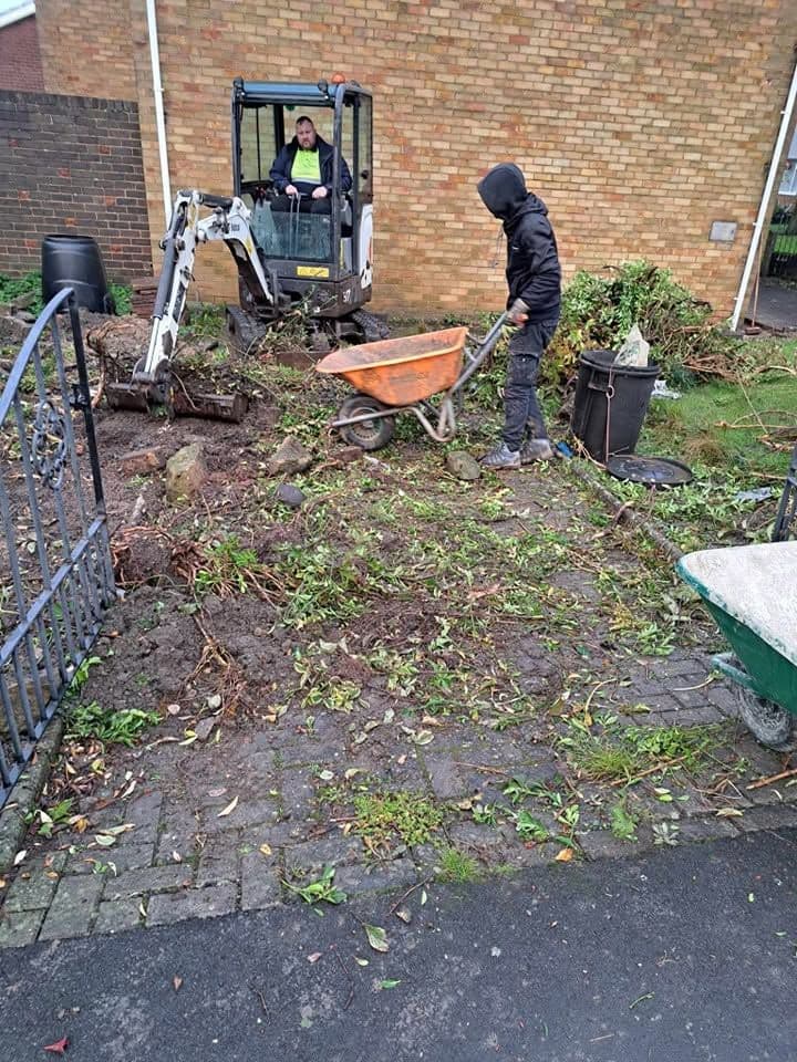 Natural grey block paving driveway, photo 17 of 22